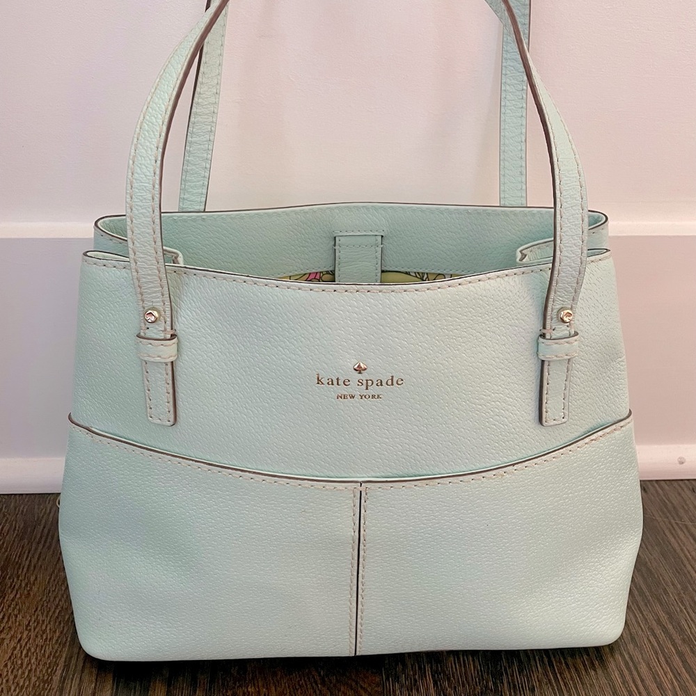 Kate spade aqua/ mint colored leather shoulder purse. In excellent condition.